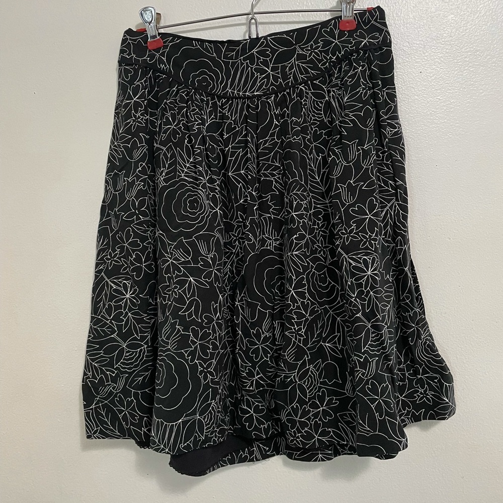 Conversations by Anthro Black & White Print Skirt Size 4